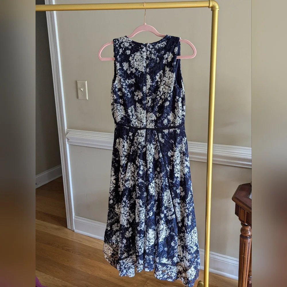 Dress - Picture 3 of 4